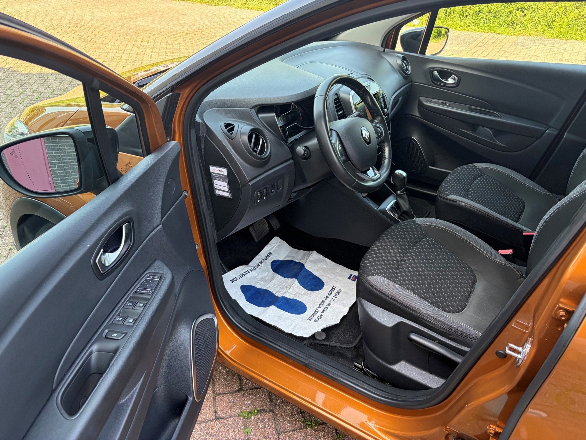 Renault Captur 1.2 TCe Intens / automaat / trekhaak, Auto's, Renault, Stof, Gebruikt, 635 kg, SUV of Terreinwagen