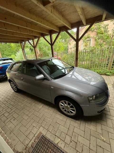 Audi A3 1.6 75KW 3D 2008 grijs (akoyazilver metallic), Auto's, Voorwielaandrijving, Stof, 4 cilinders, 1200 kg