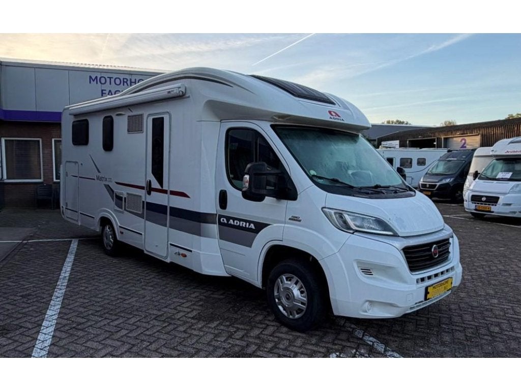 Adria Matrix Axess M 670 SC Queensbed Hefbed 5 RDW gordel, Boiler, Ringverwarming, Fiat, 7 tot 8 meter