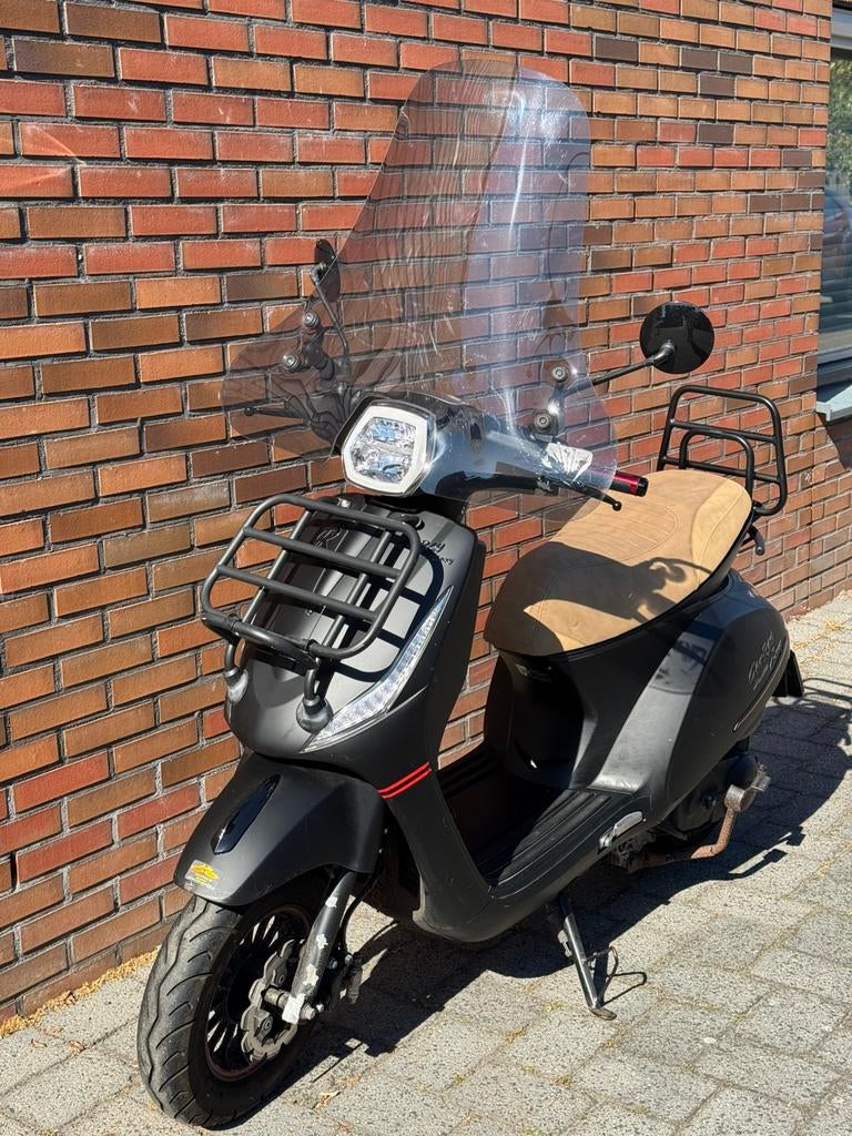 GerRay Galaxy, snorscooter, matzwart uit 2021, Fietsen en Brommers, Snorfietsen en Snorscooters, Zo goed als nieuw, Benzine, Ophalen