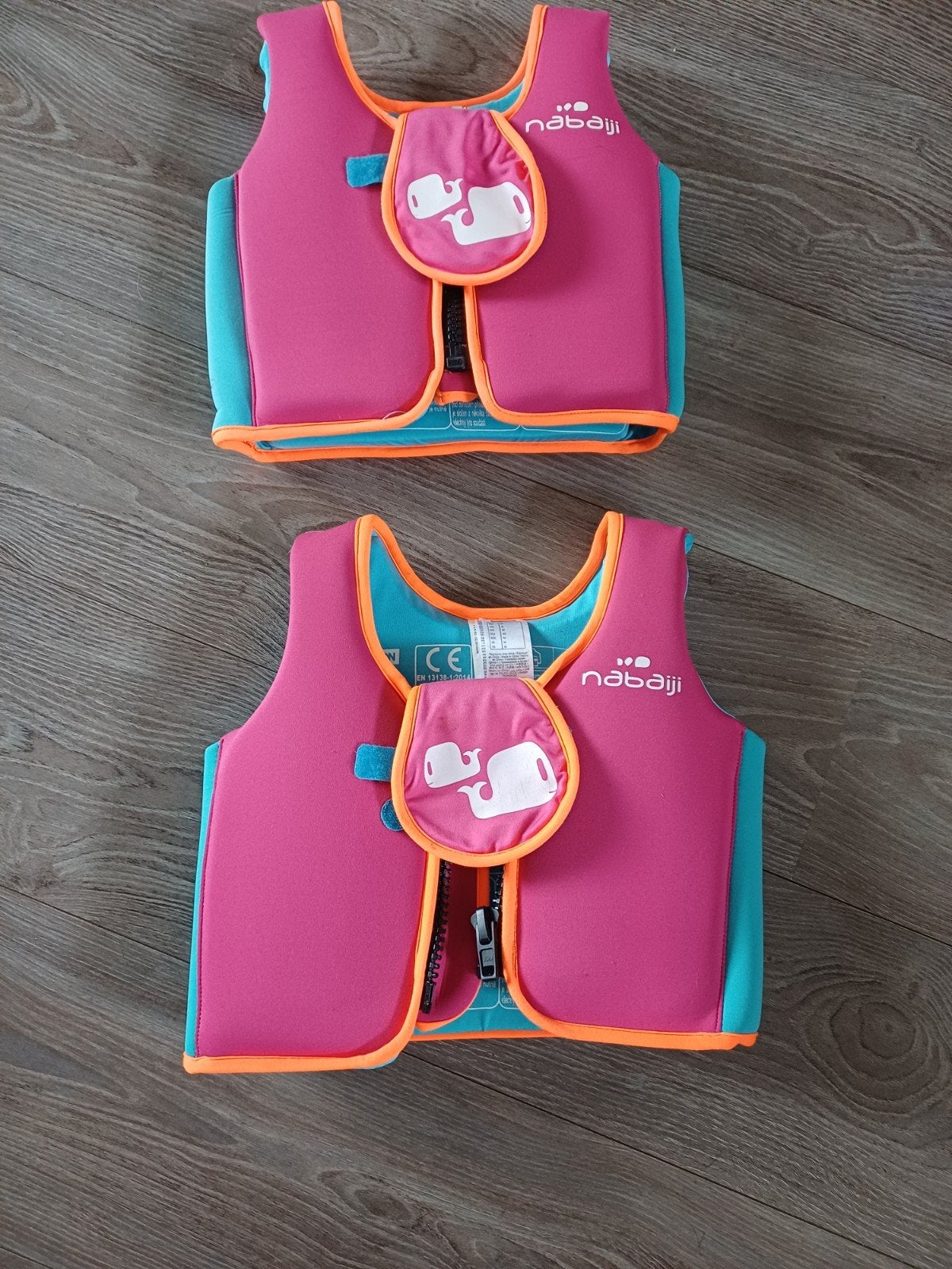 Te koop 2 zwem vesten, Kinderen en Baby's, Kinderkleding | Kinder-zwemkleding, Jongen of Meisje, Nieuw, Zwem-accessoire, Ophalen