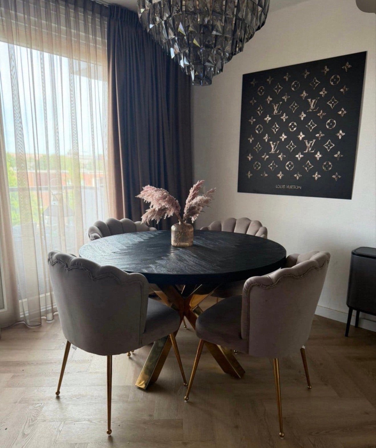 Eric Kuster style Mangohout  tafel met 4 schelpenstoelen, Ophalen, Zo goed als nieuw, Rond, 100 tot 150 cm