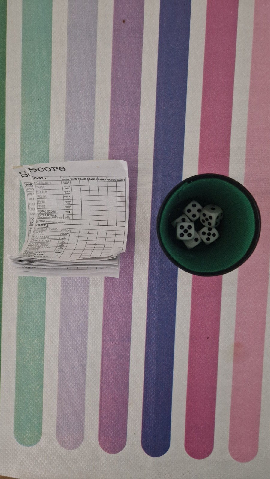 Dobbelbeker met dobbelstenen en scoreblok, Vijf spelers of meer, Ophalen of Verzenden, Gebruikt, Onbekend
