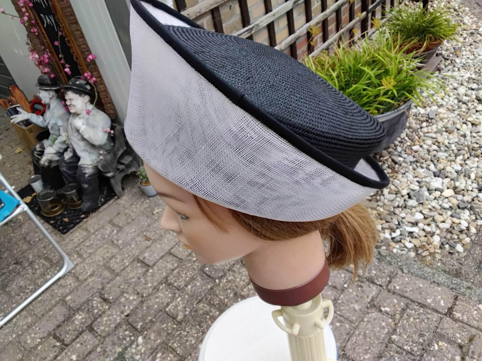 Mooie hoed maat 58 zwart/ wit, Kleding | Dames, Ophalen of Verzenden, Zo goed als nieuw, 58 cm (L, 7¼ inch) of meer