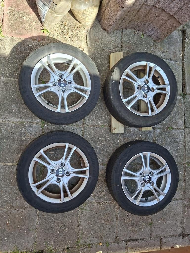 Kia 14 inch velgen met Continental zomerbanden, Auto-onderdelen, Banden en Velgen, Ophalen, 14 inch, Gebruikt, Banden en Velgen
