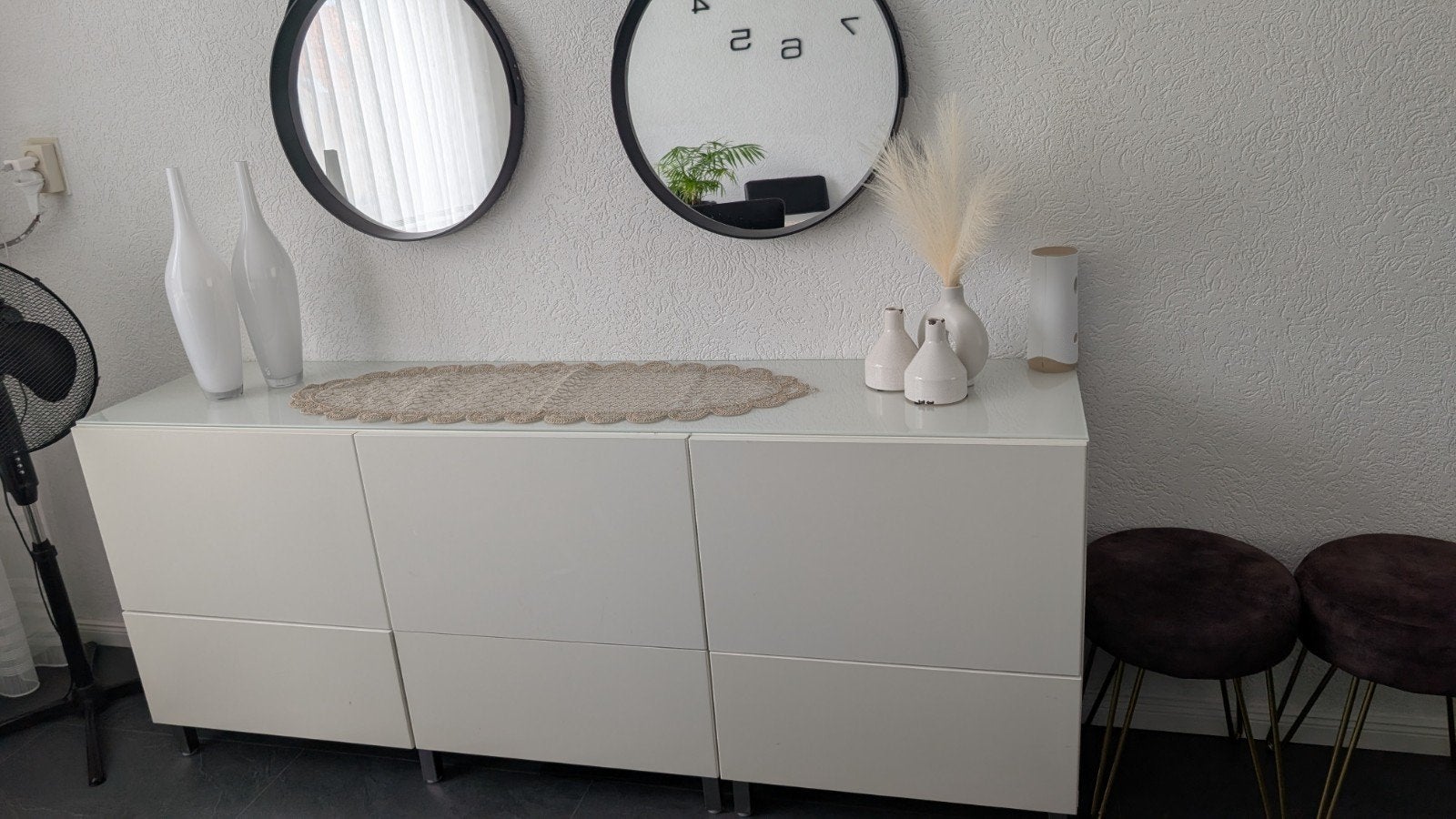 Moderne hoogglans witte dressoir met glazen blad, Gebruikt, Modern, Strak, 150 tot 200 cm, Ophalen of Verzenden