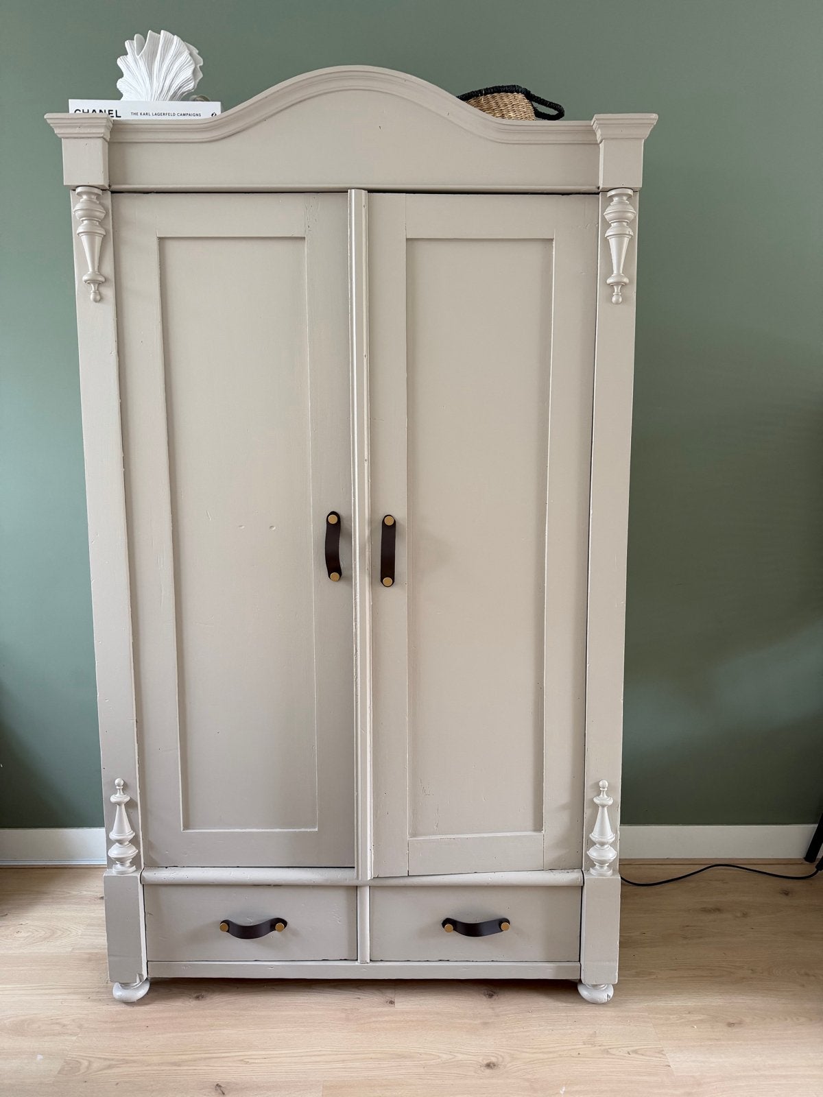 Mooie antieke grenen linnenkast, Ophalen, Gebruikt, 100 tot 150 cm, Met lade(s)