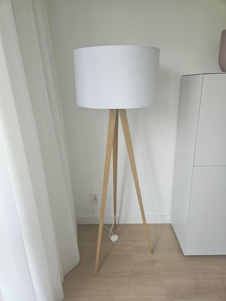 Zuiver Tripod Wood vloerlamp driepoot wit, Modern, Scandinavisch, 100 tot 150 cm, Ophalen of Verzenden, Zo goed als nieuw