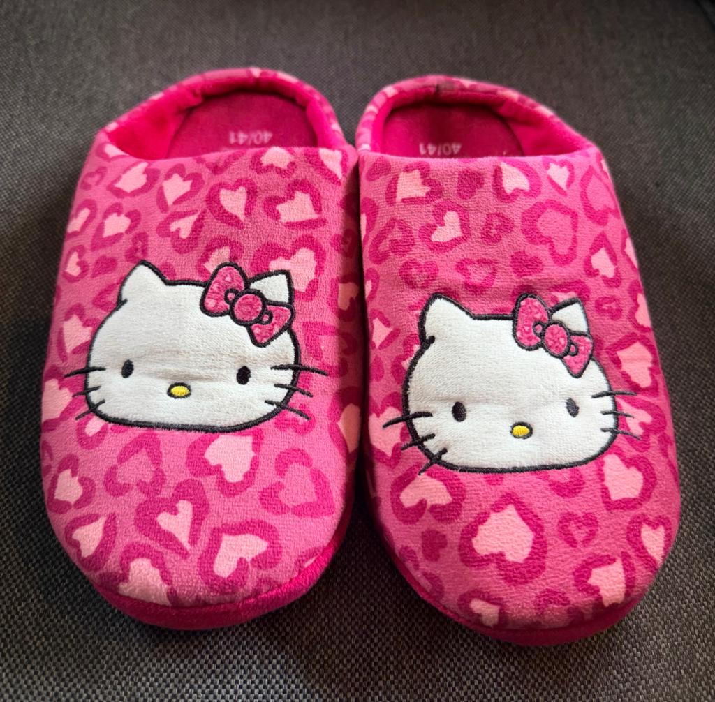 Hello Kitty pantoffels roze luipaardprint maat 40/41, Kleding | Dames, Schoenen, Gedragen, Pantoffels of Sloffen, Roze, Ophalen of Verzenden