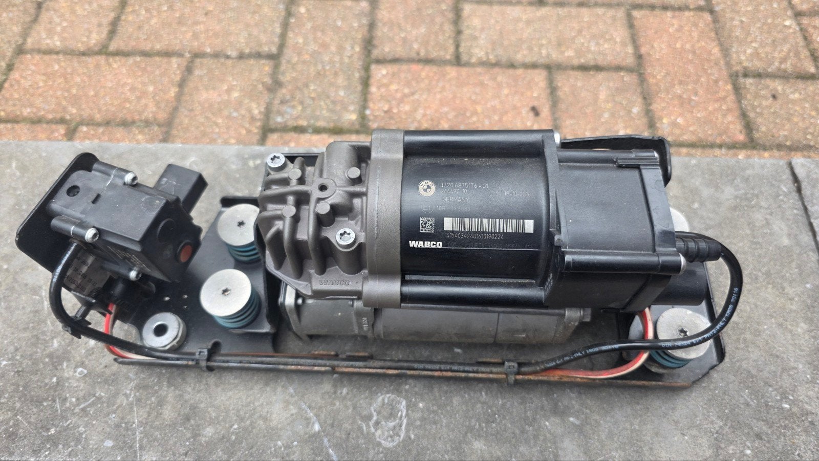 Bmw f11 compressor luchtvering, Ophalen, Gebruikt, BMW