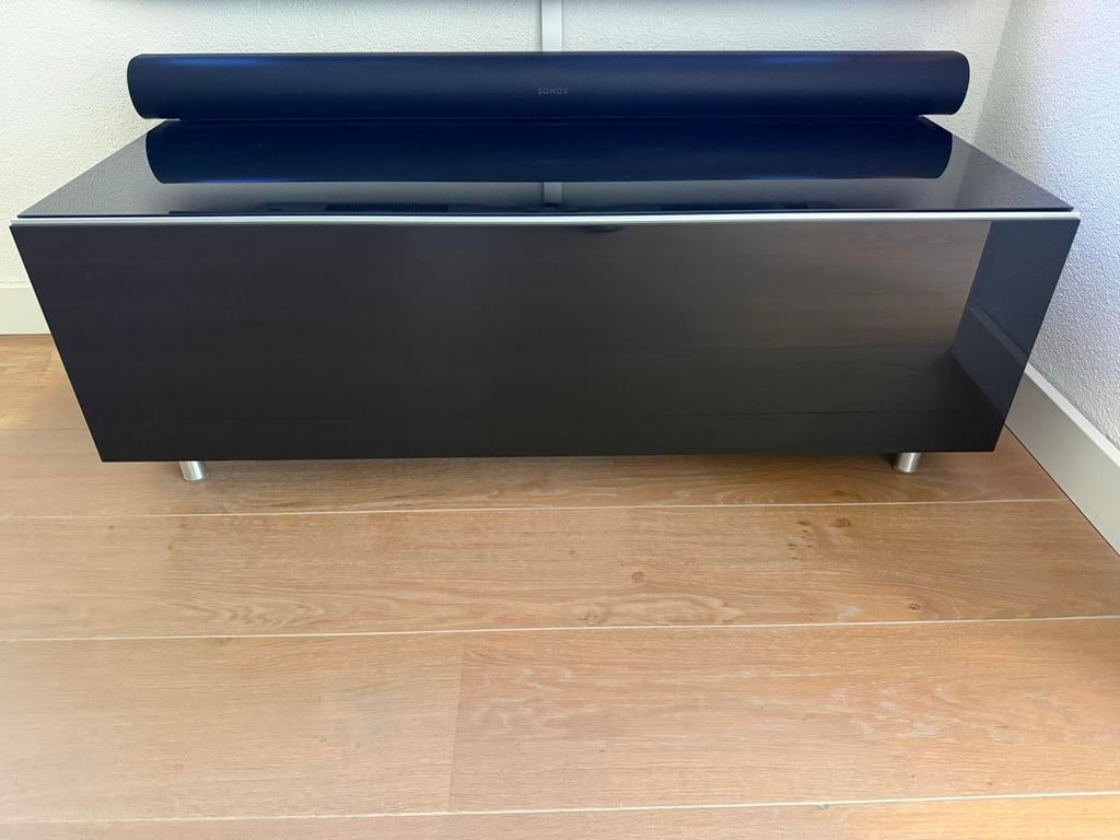 Zwart glanzend tv meubel met 2 vakken. Merk Just Racks., Huis en Inrichting, Kasten | Televisiemeubels, Ophalen, Overige materialen