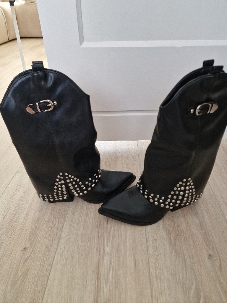 Laarzen met studs maat 39, Ophalen, Hoge laarzen, Zwart, Onbekend