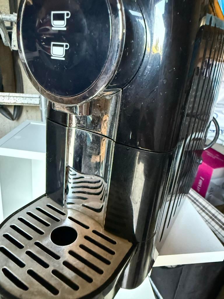 Nespresso koffiemachine - Zwart, compact en stijlvol, Gebruikt, Koffiemachine, Ophalen of Verzenden, 1 kopje