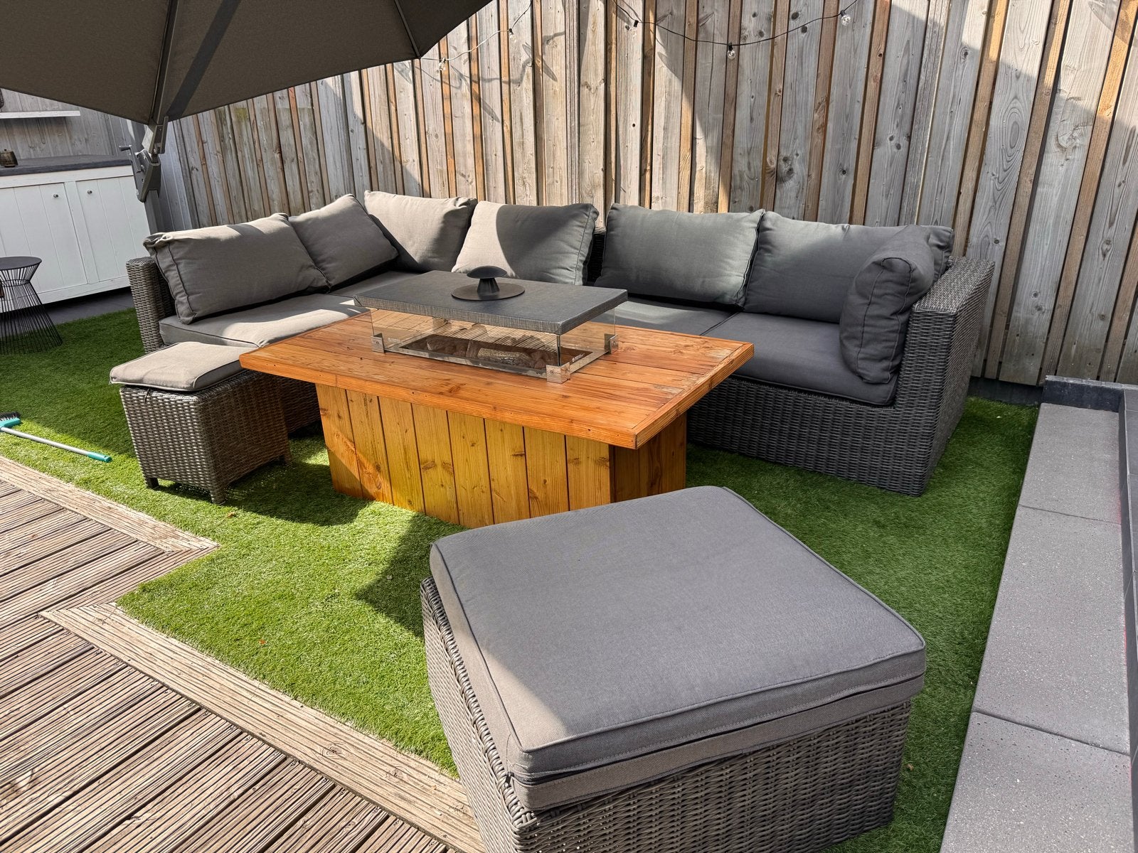 Loungebank Wicker Grijs met Kussens en Hocker, Tuin en Terras, Ophalen, Gebruikt, Meer dan 8 zitplaatsen, Loungeset