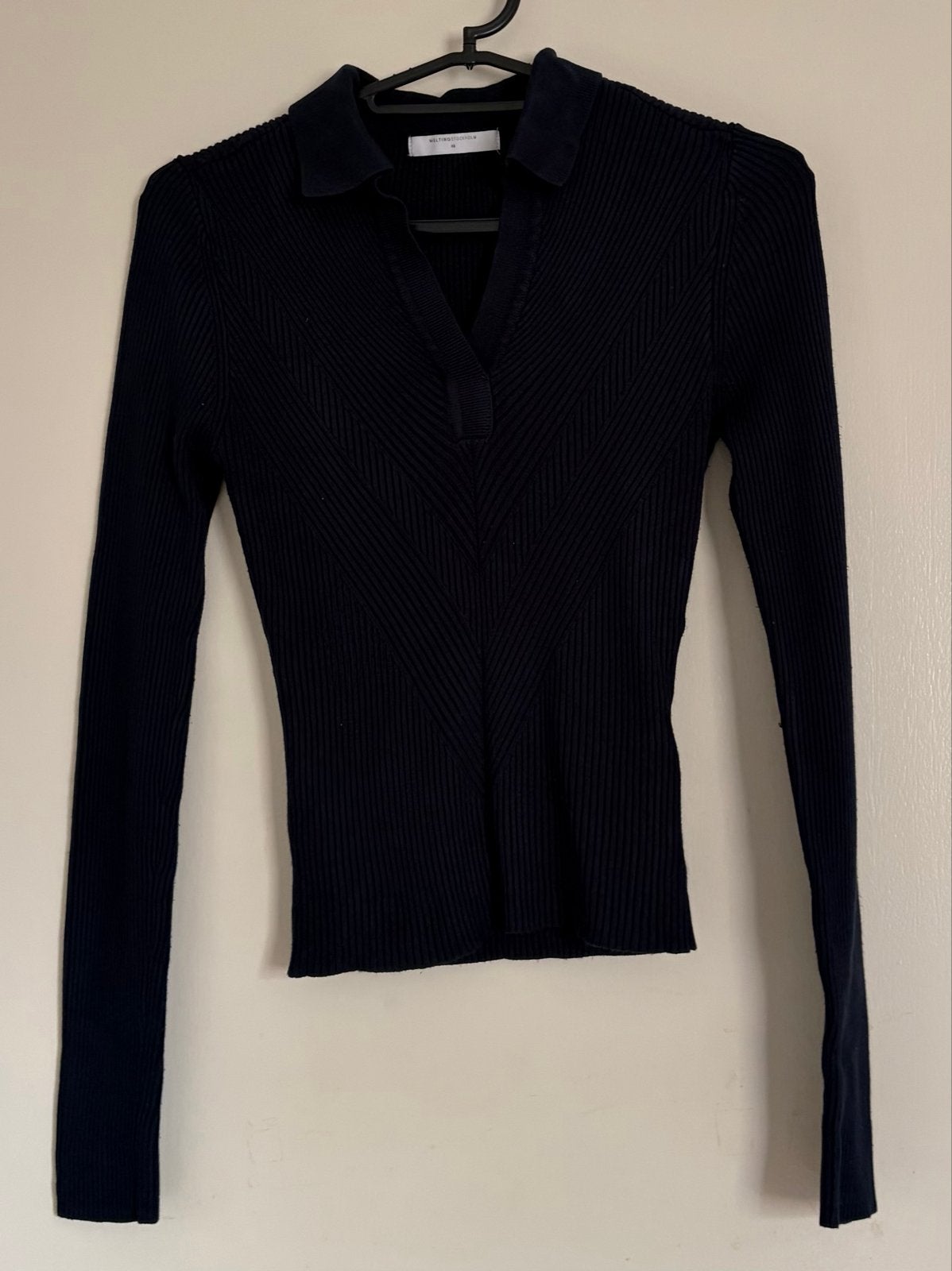 Melting Stockholm Ribgebreide Top met Kraag - Maat XS, Kleding | Dames, Blauw, Ophalen of Verzenden, Zo goed als nieuw, Lange mouw
