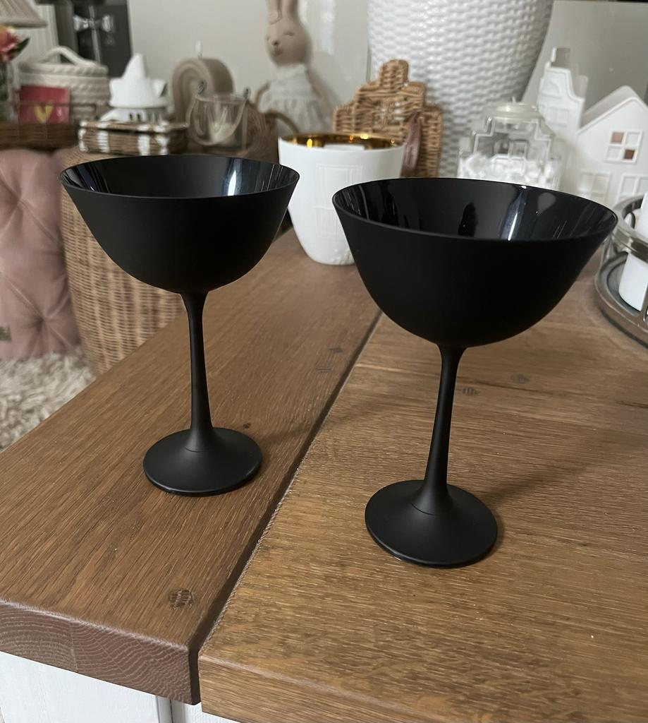 Te koop: 2 zwarte cocktail/wijnglazen van Rivièra Maison, Ophalen of Verzenden, Nieuw, Overige typen