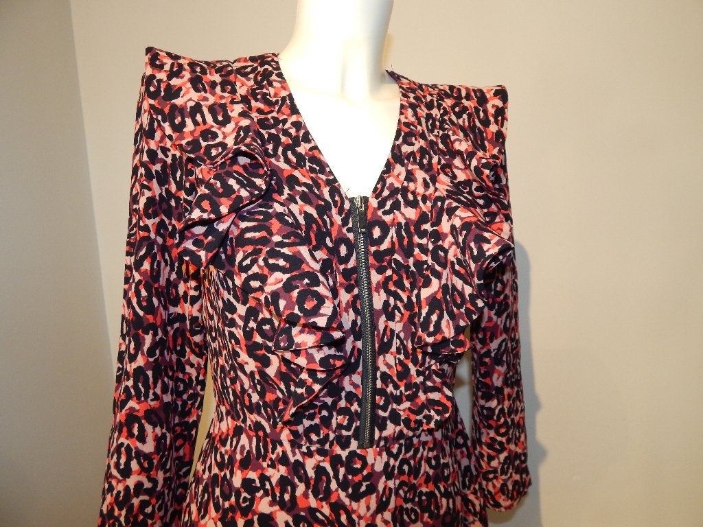 Karen Millen jurk in print rits lijfje ruches kleuren M, Maat 38/40 (M), Karen Millen, Zo goed als nieuw, Knielengte