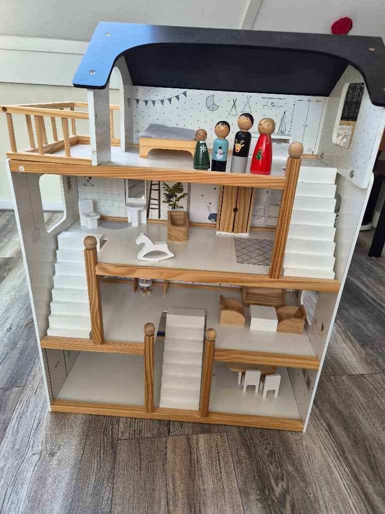 Houten poppenhuis van Petite Amelie, Kinderen en Baby's, Speelgoed | Poppenhuizen, Ophalen, Zo goed als nieuw, Poppenhuis
