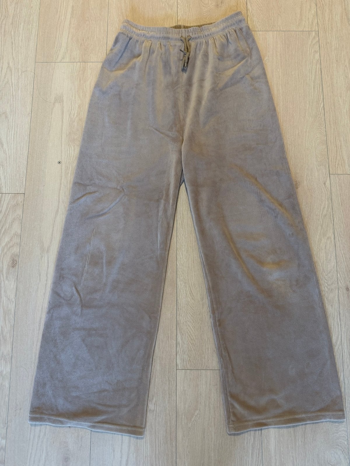 Warme Comfortabele ribbroek met wijde pijpen, Beige, Maat 42/44 (L), Ophalen of Verzenden, Lang