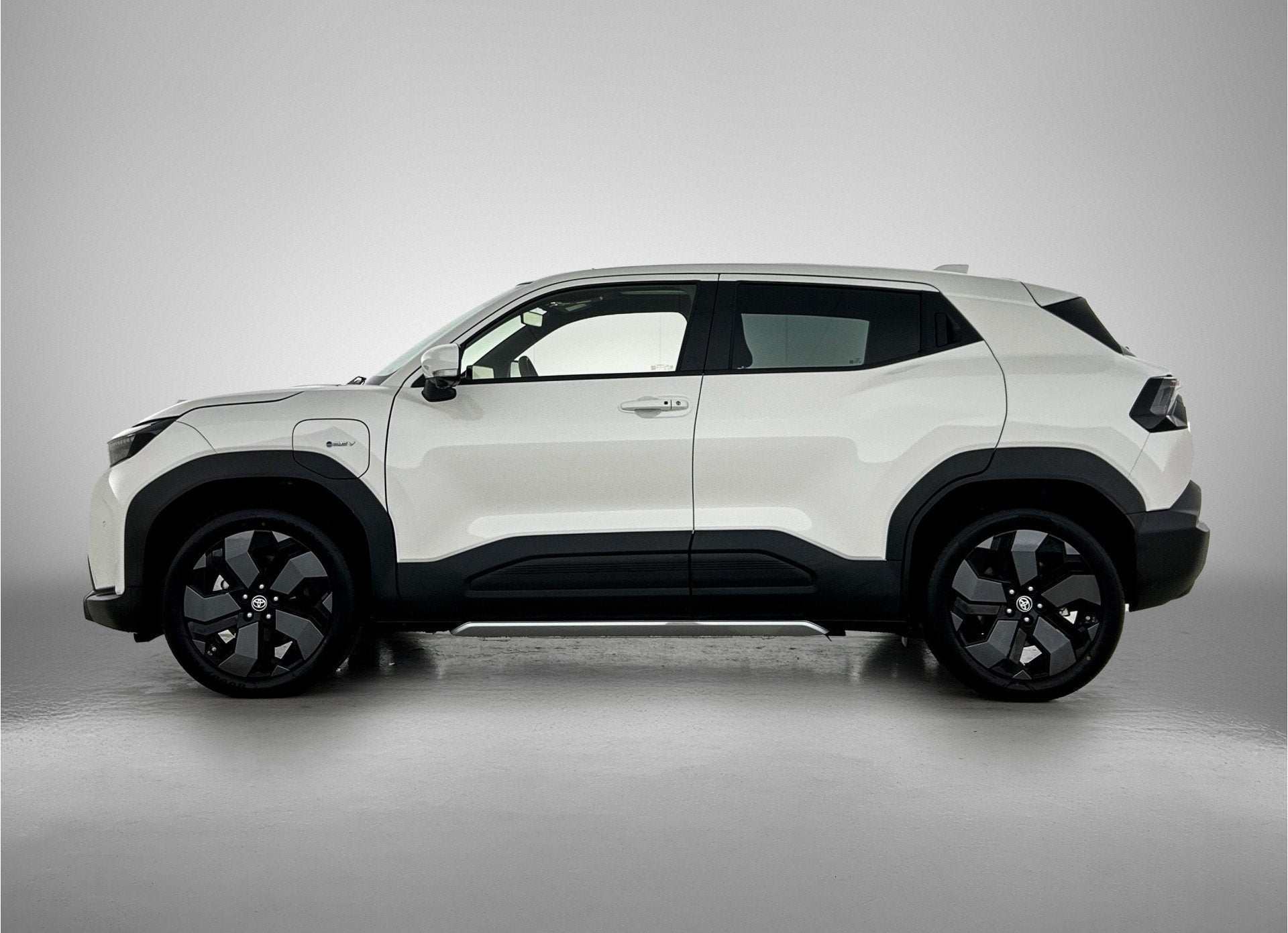 Toyota Urban Cruiser Executive 61 kWh | DEMO | (bj 2026), Auto's, 12 maanden, 44 min, Leder en Stof, Wit
