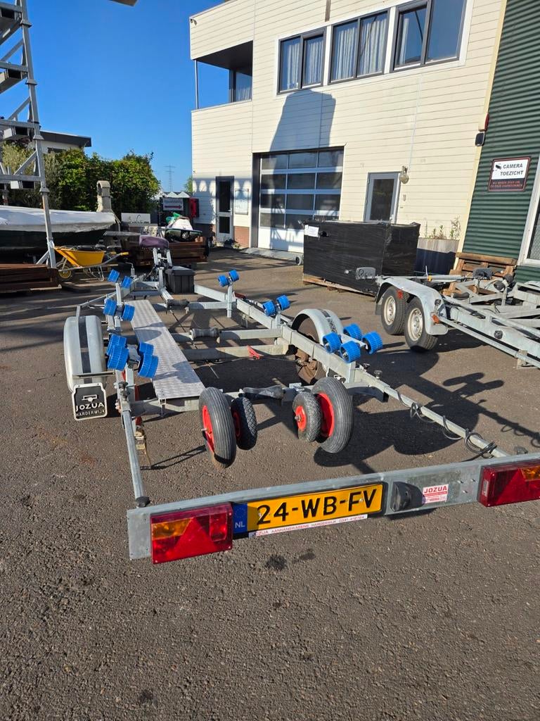 Joza boottrailer met rollen en electrische lier., Watersport en Boten, Boottrailers, Minder dan 1500 kg, Sloepentrailer, Minder dan 6 meter
