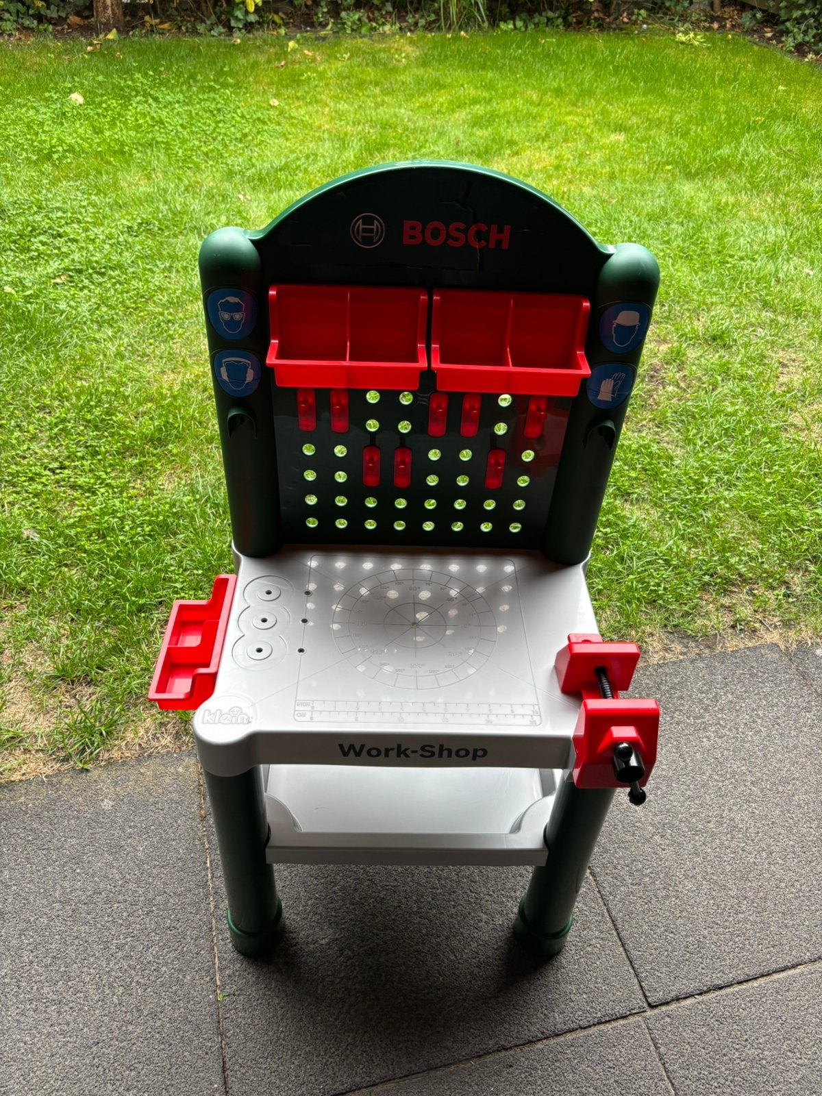 Bosch werkbank met gereedschap en toebehoren, Kinderen en Baby's, Ophalen, Zo goed als nieuw