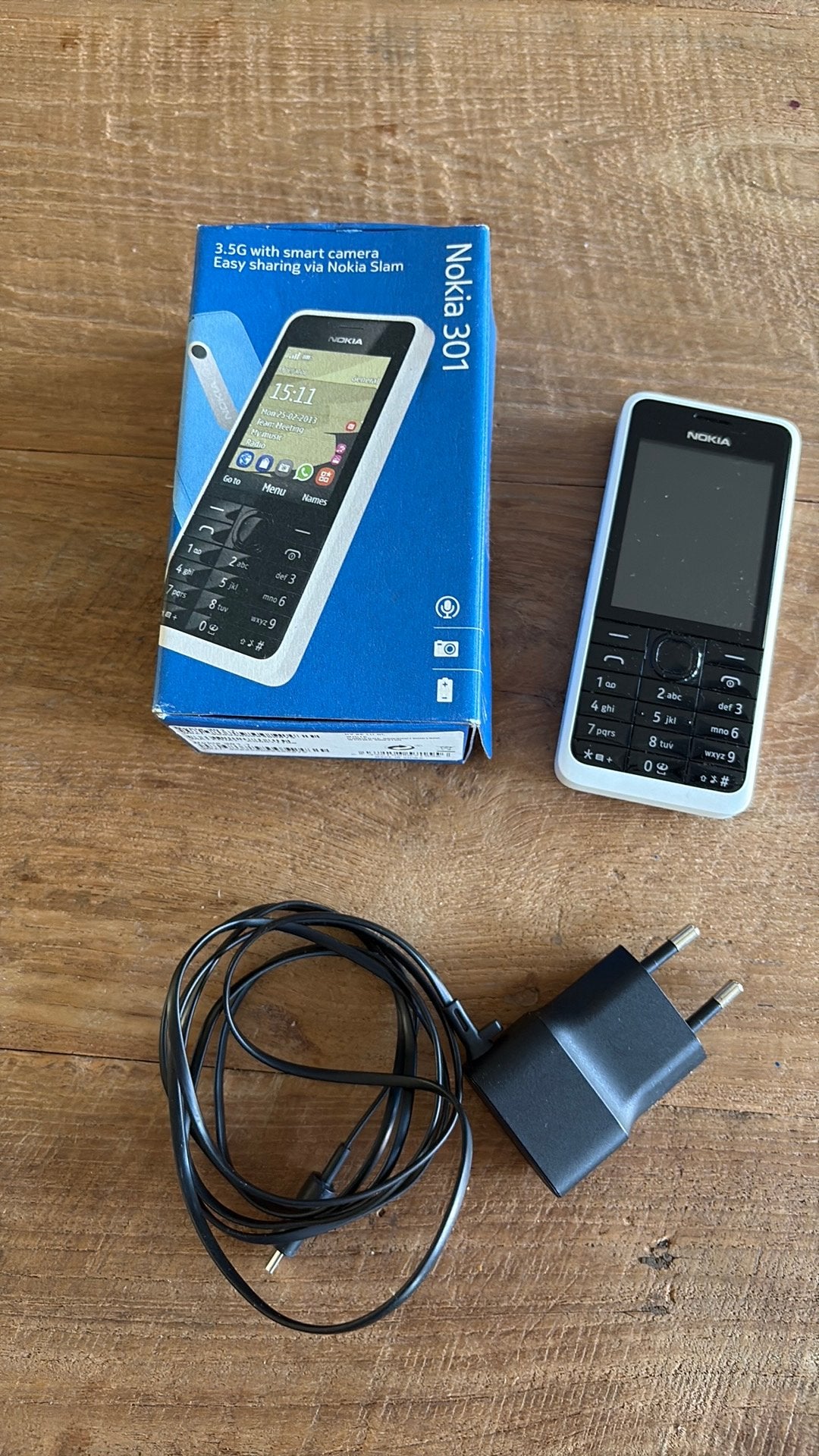 Nokia 301 incl doosje en oplader, Telecommunicatie, Mobiele telefoons | Nokia, Ophalen of Verzenden, Zo goed als nieuw, Wit