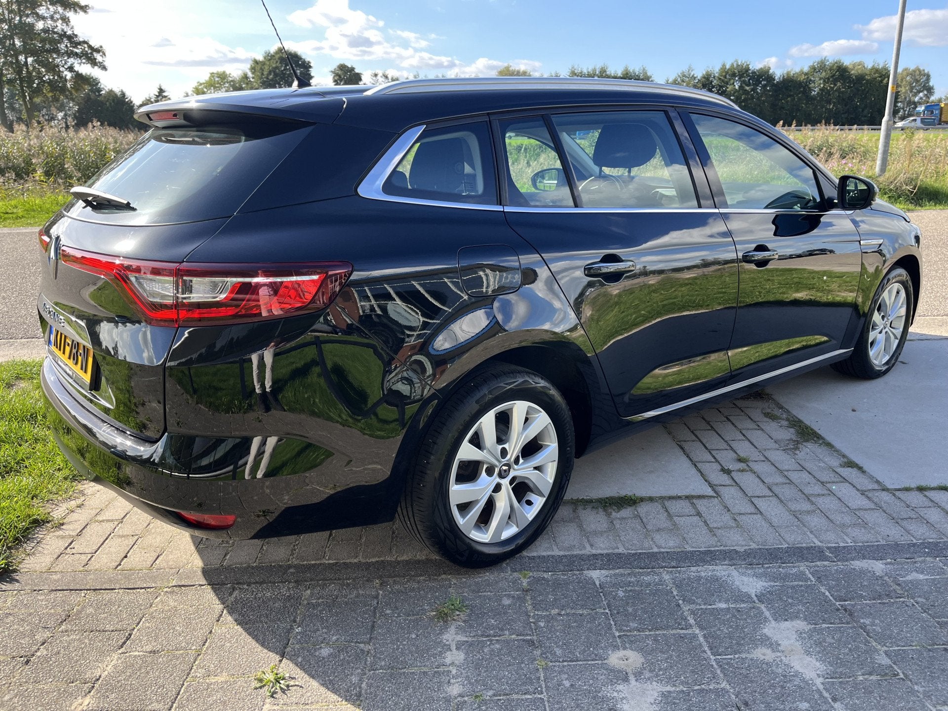 Renault Mégane Estate 1.3 TCe 140PK Limited / Dealer onderh, Auto's, Stof, Gebruikt, 4 cilinders, Zwart