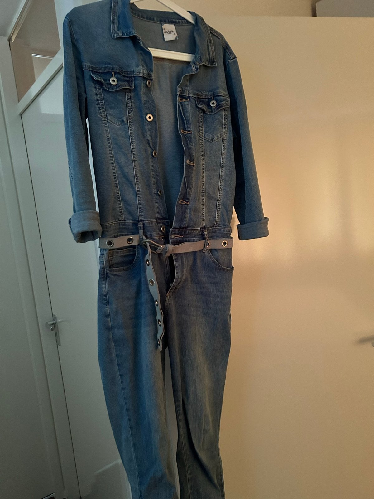 Denim jumpsuit met riem - Maat M/38, Kleding | Dames, Jumpsuits, Ophalen, Gedragen, Maat 38/40 (M), Blauw