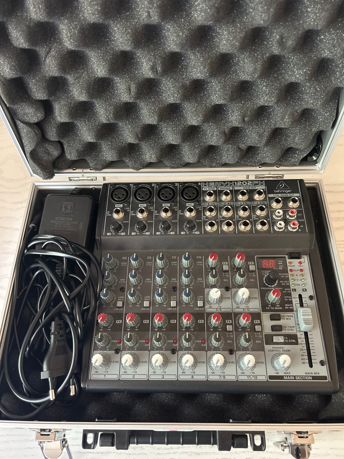Behringer Xenyx X1202FX Mixer met Koffer, Ophalen, Zo goed als nieuw, 10 tot 20 kanalen, Microfooningang