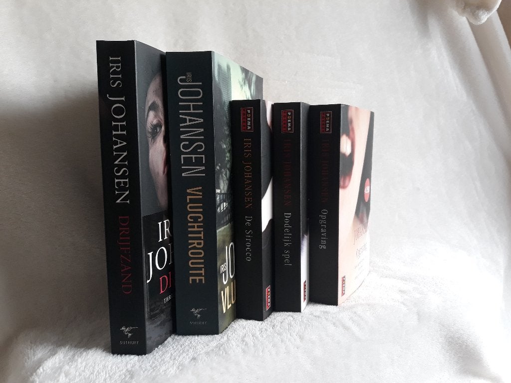 4 thrillers van Iris Johansen - 1x Elizabeth George, Boeken, Ophalen of Verzenden, Zo goed als nieuw