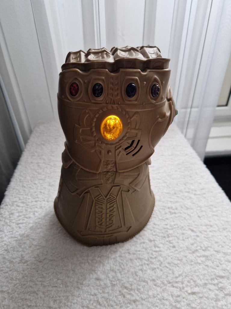 Marvel Infinity Gauntlet - Thanos Hand met Licht en Geluid, Ophalen of Verzenden, Zo goed als nieuw