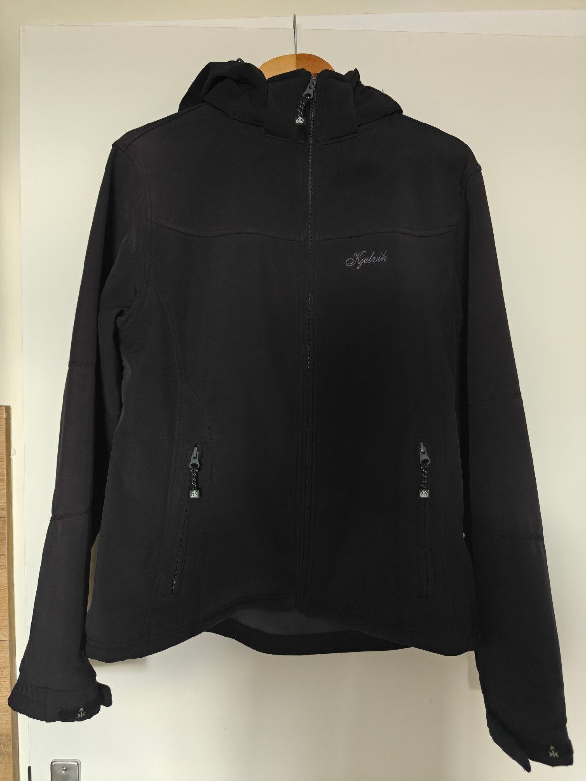 Dames Kjelvik softshell jas zwart maat 44, Zwart, Maat 42/44 (L), Ophalen of Verzenden, Zo goed als nieuw
