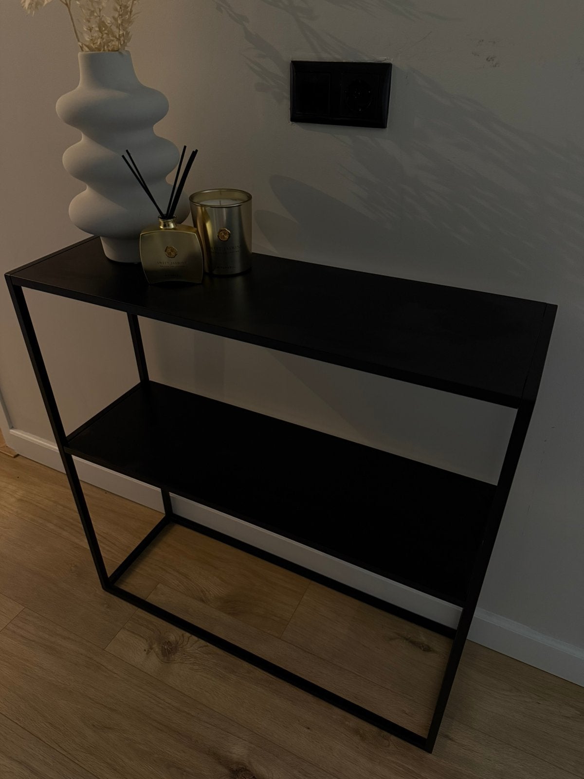 Zwarte sidetable, Huis en Inrichting, Tafels | Sidetables, Ophalen, 100 tot 150 cm, Zo goed als nieuw, 25 tot 50 cm