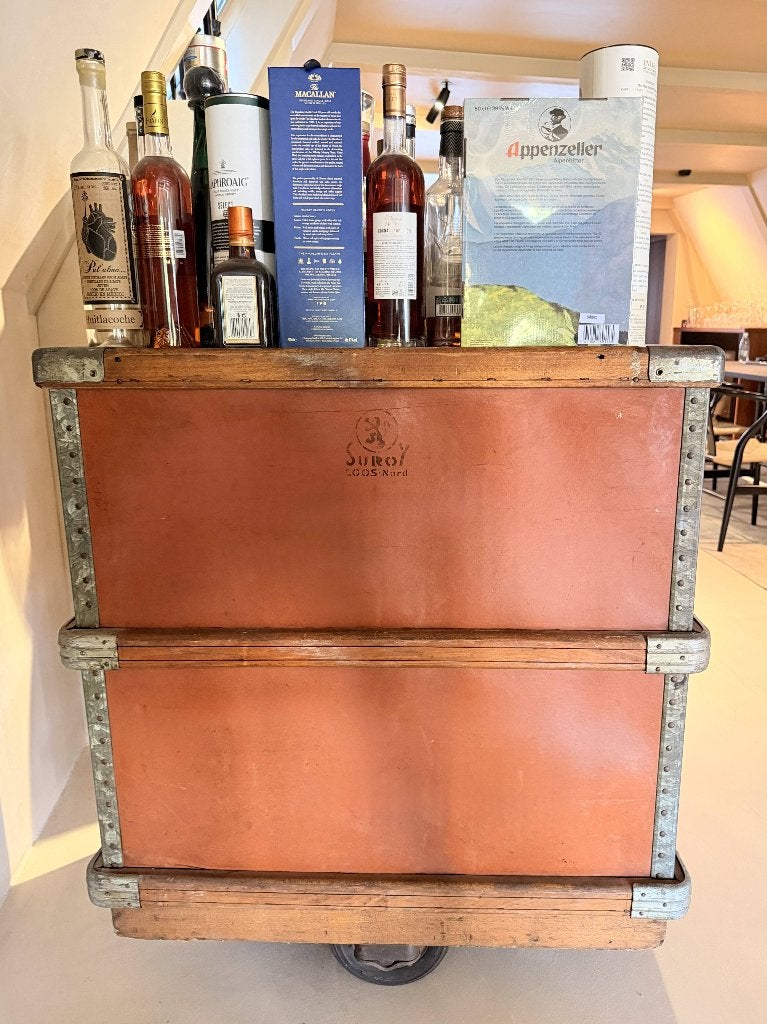 Unieke vintage industriële bar trolley / drankkast op wielen, Ophalen, Gebruikt