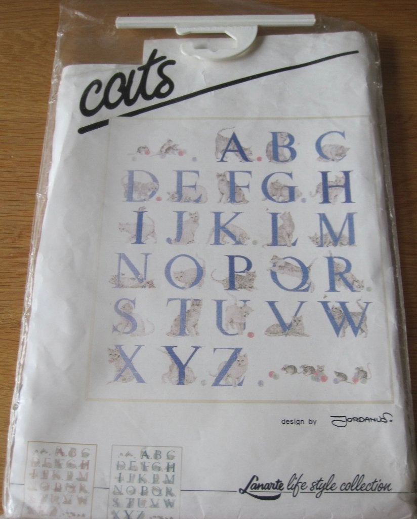 borduurpakket van een katten poezen alfabet van Lanarte, Ophalen of Verzenden, Zo goed als nieuw, Handborduren, Borduurpakket