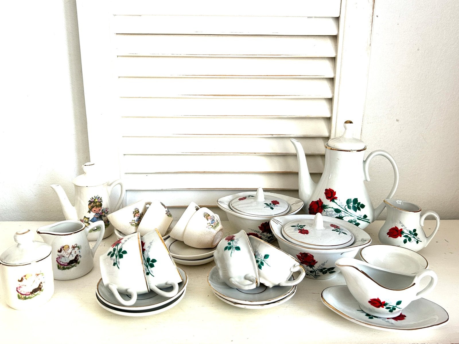 Lot vintage verschillende delen kinderservies porselein, Ophalen