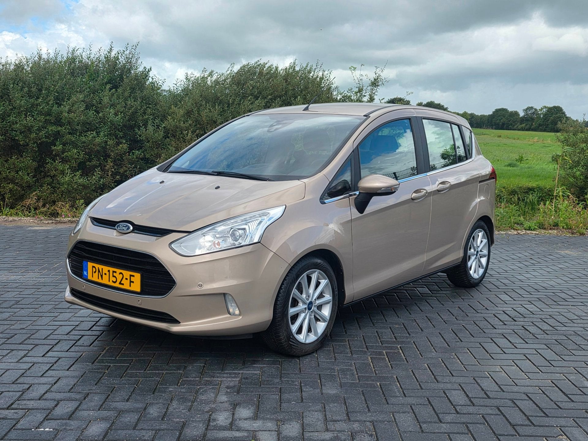Ford B-Max 1.0 EcoBoost Titanium 123.000km NAP! 2017 uniek, Auto's, Voorwielaandrijving, Start-stop-systeem, 101 pk, Gebruikt