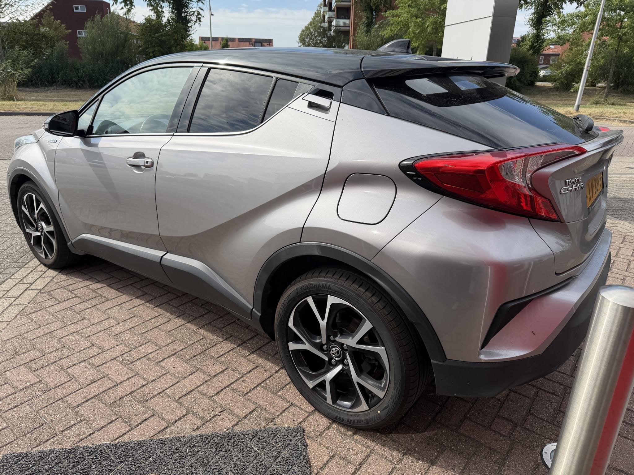Toyota C-HR 1.8 Hybrid Bi-Tone, Stof, Euro 6, 4 cilinders, 122 pk