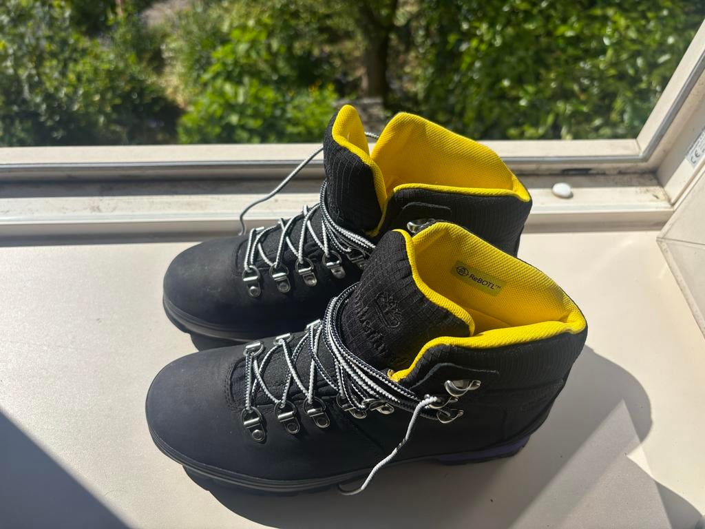 Timberland zwarte wandelschoenen met gele voering, Kleding | Dames, Zwart, Zo goed als nieuw, Wandelschoenen, Ophalen of Verzenden