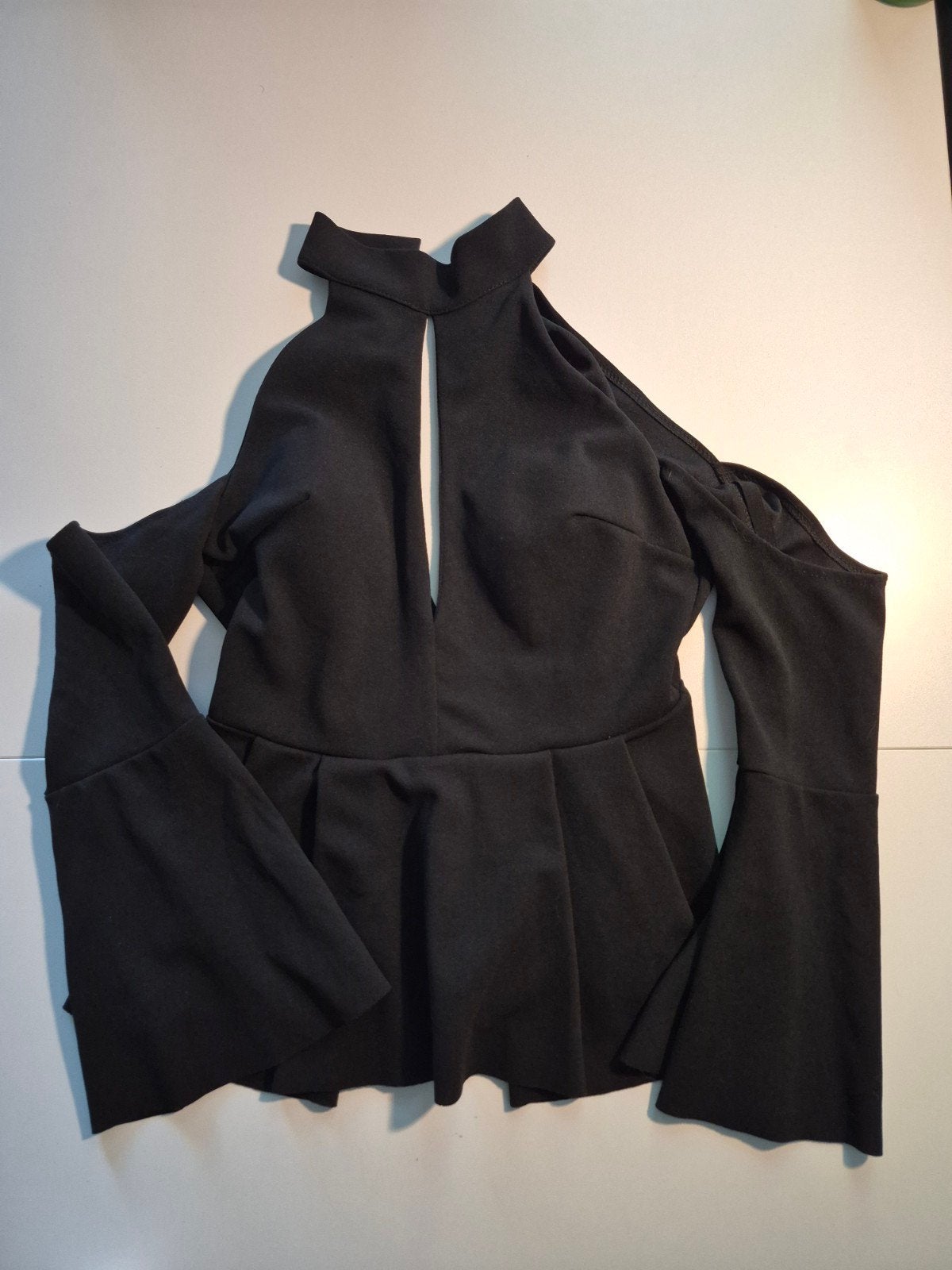 Mel Rose Paris Zwarte Peplum Top met Open Schouders, Zwart, Nieuw, Ophalen of Verzenden, Lange mouw