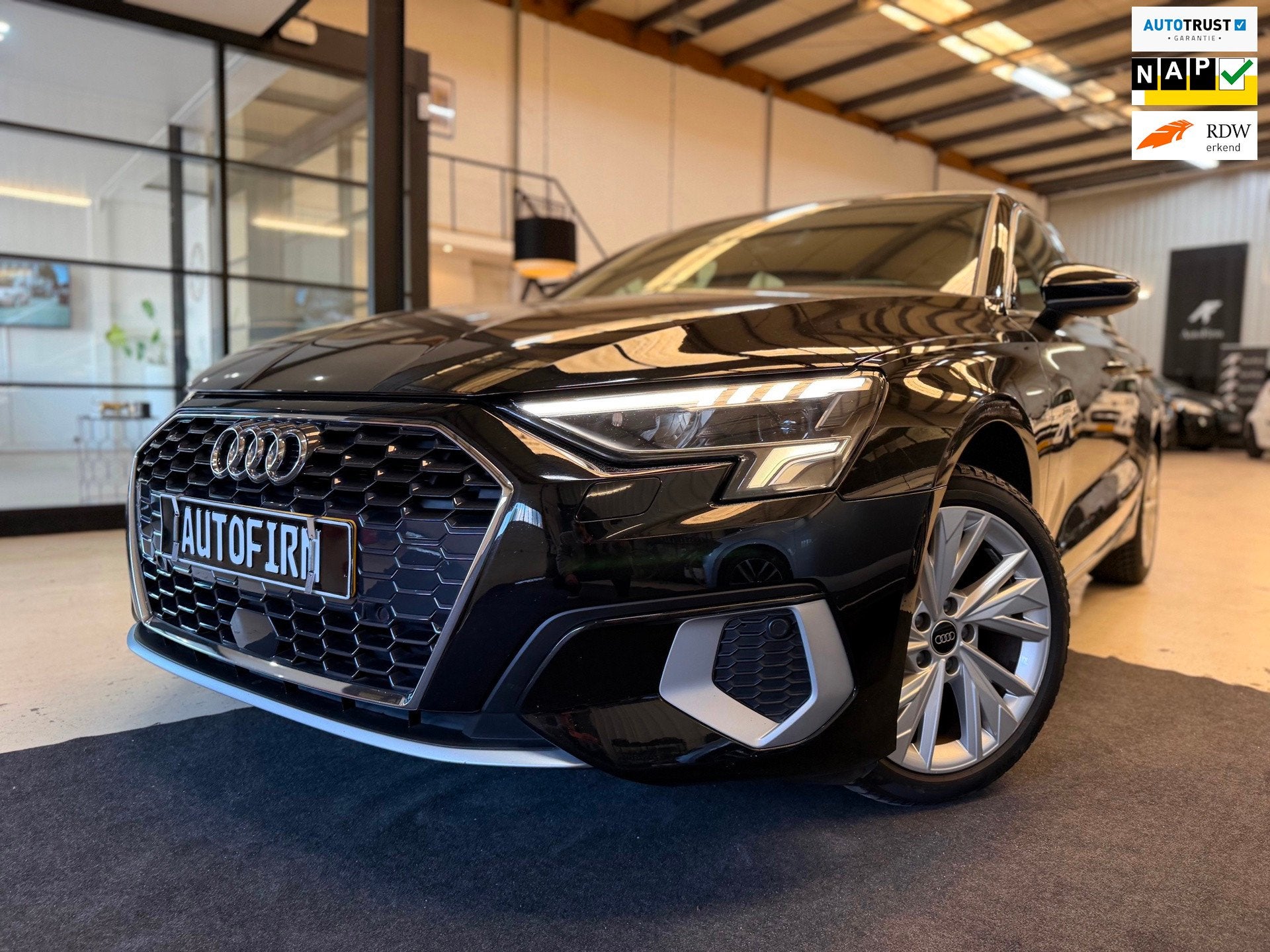 Audi A3 Limousine 30 TFSI Automaat BTW NAP 110PK CarPlay Led, Stof, Gebruikt, Origineel Nederlands, Bedrijf