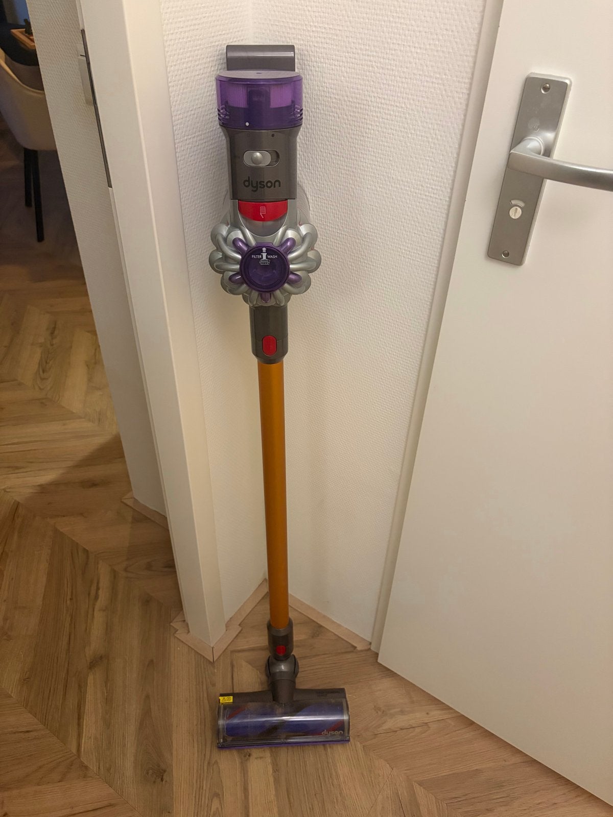 Dyson V8 Absolute - Zo goed als nieuw, Draadloos, Ophalen of Verzenden, Zo goed als nieuw, Dyson