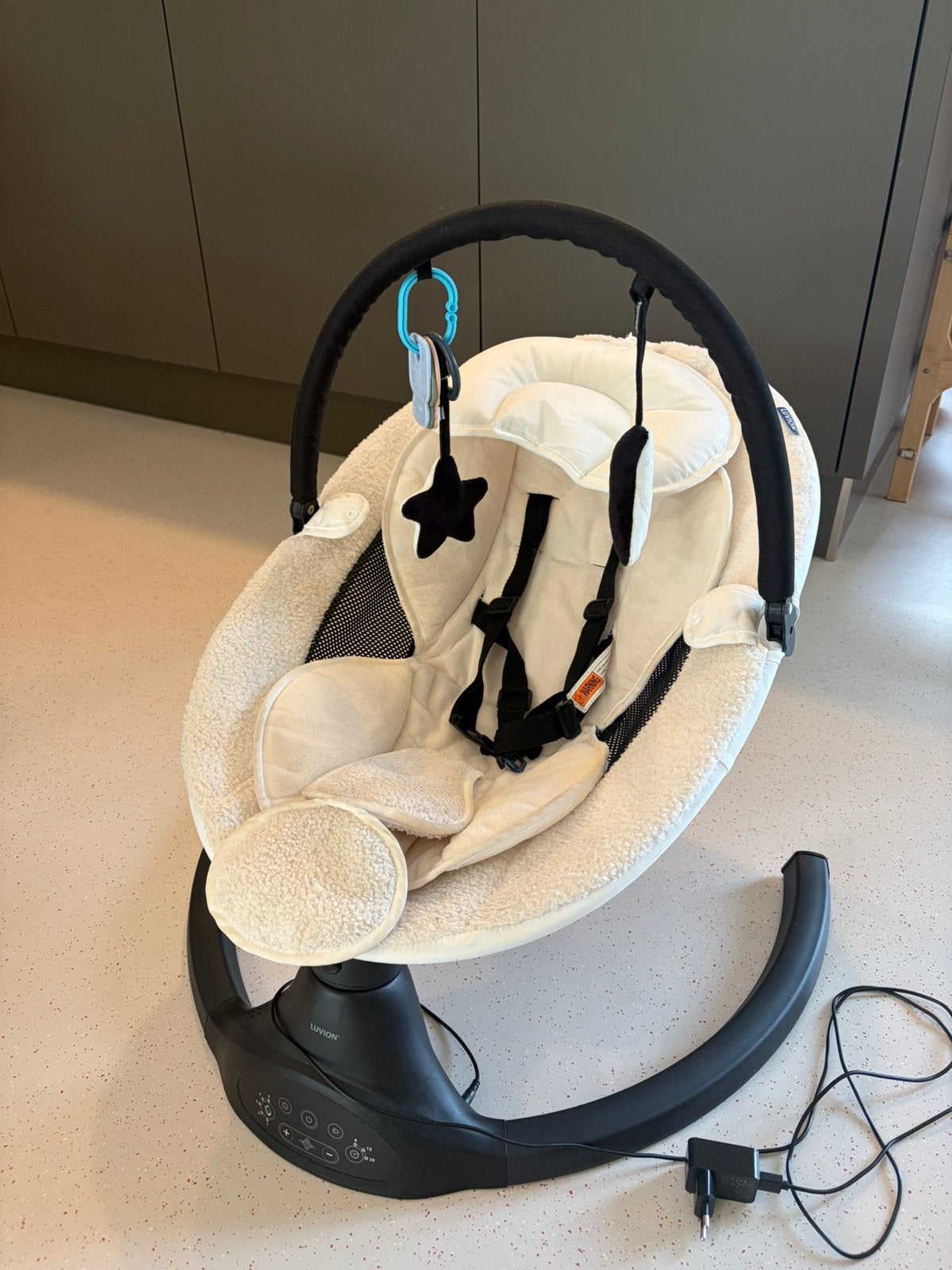 Luvion babyswing - elektrische babyschommel, Ophalen, Zo goed als nieuw