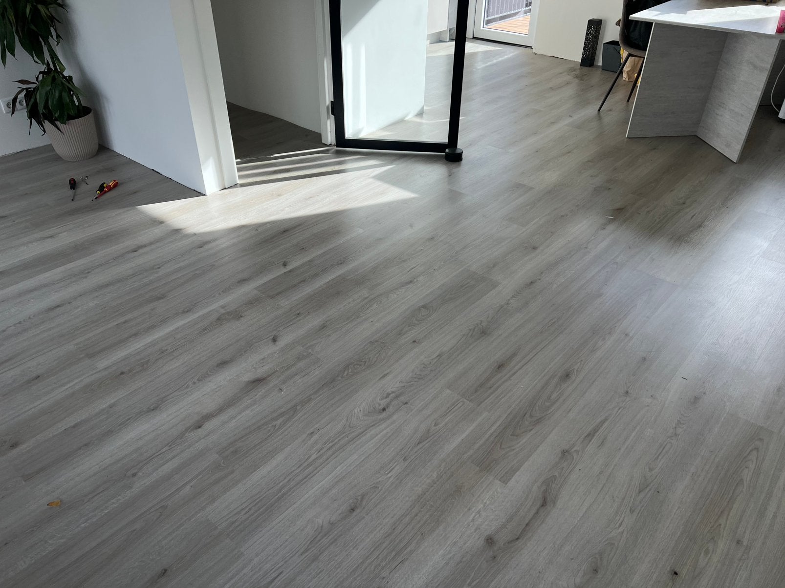Laminaat Basic Grijs Eiken paar maanden oud ca. 45 m2, Ophalen, Gebruikt, 50 tot 150 cm, 10 m² of meer