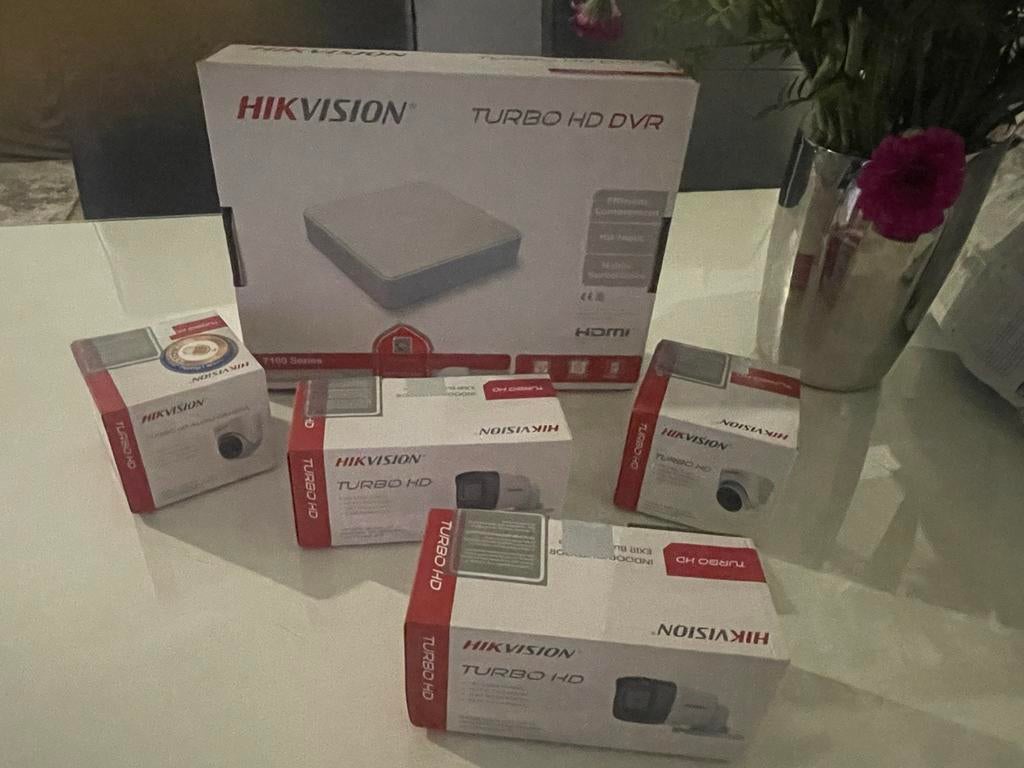 Hikvision Turbo HD DVR met 4 buitencamera's, Audio, Tv en Foto, Videobewaking, Nieuw, Buitencamera, Ophalen of Verzenden