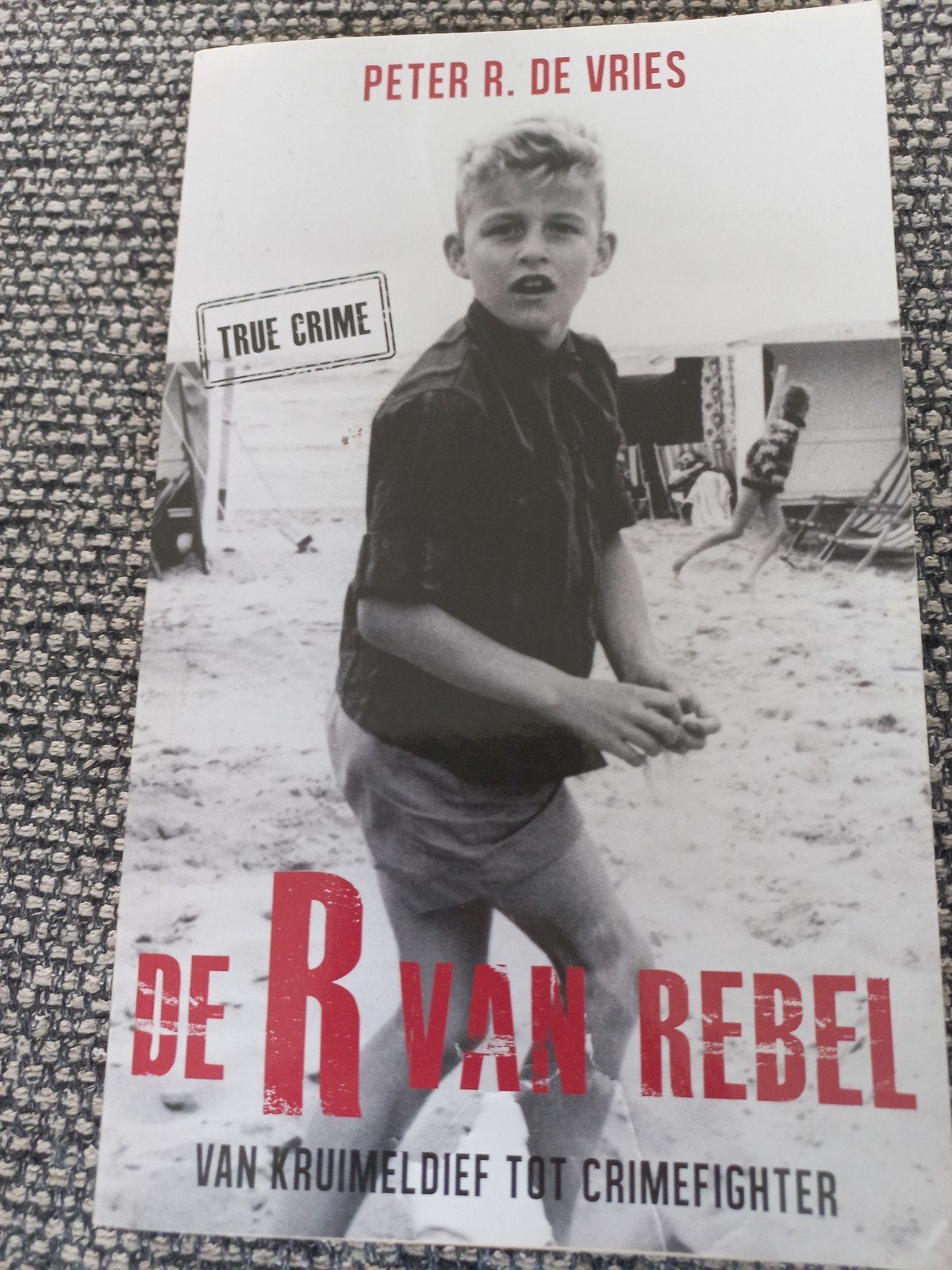 De R van Rebel - Peter R. de Vries (True Crime), Boeken, Ophalen of Verzenden, Zo goed als nieuw, Peter R. de Vries, Overige