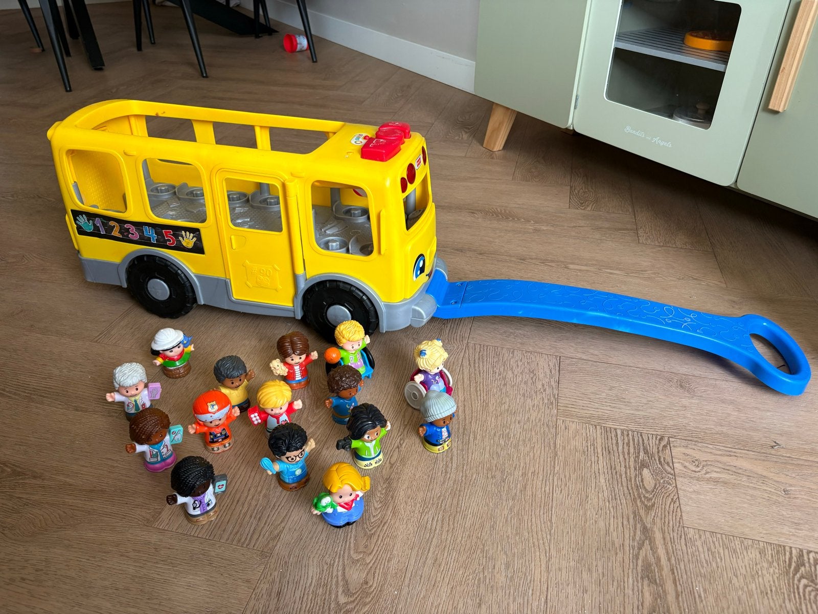 Little Tikes Schoolbus met 13 poppetjes, Kinderen en Baby's, Ophalen of Verzenden, Gebruikt, Auto of Voertuig, Met geluid