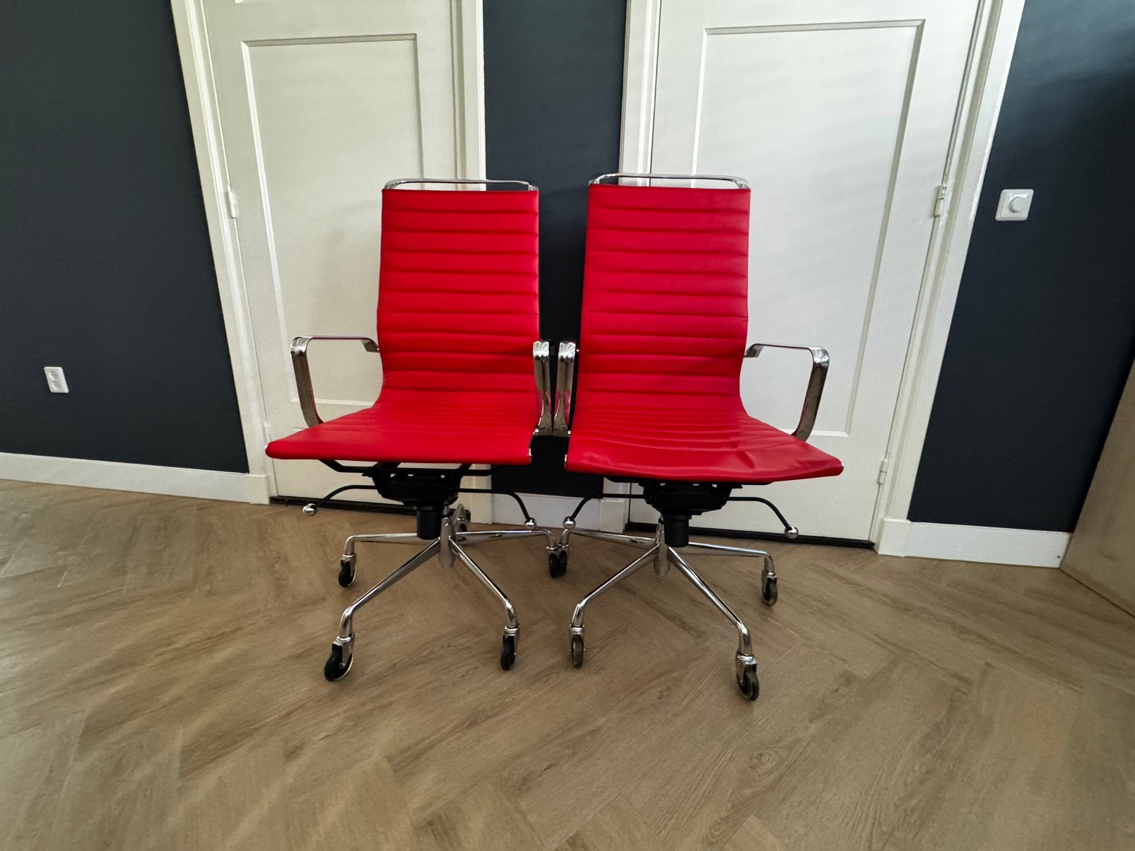 Bureaustoel rood leer 2 stuks, Huis en Inrichting, Ophalen, Zo goed als nieuw, Rood