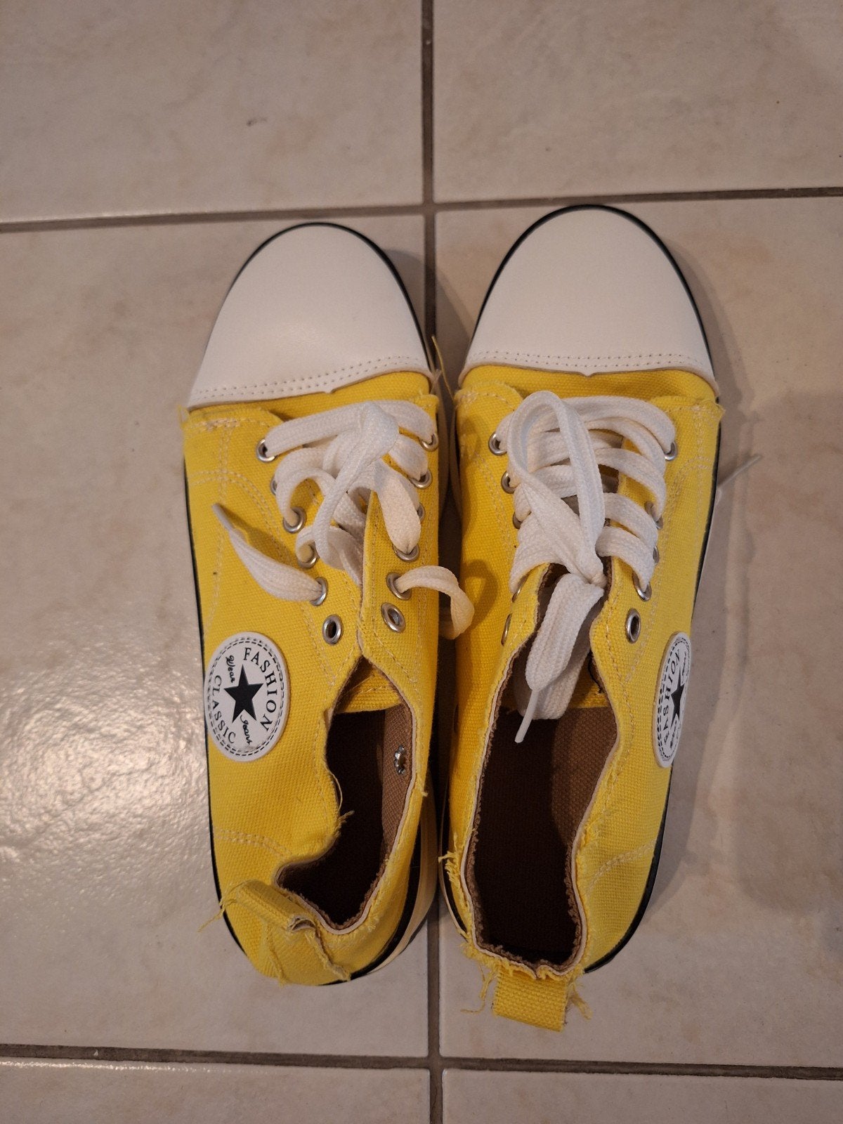 Dames schoenen, Geel, Ophalen of Verzenden, Sneakers of Gympen, Gedragen